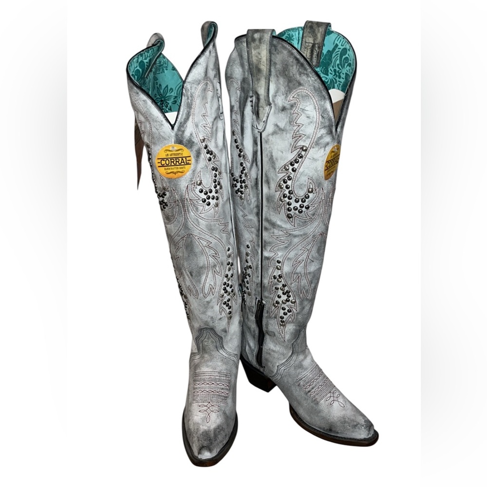 ❌TRADED❌Corral Grey Embroidered Western Boots